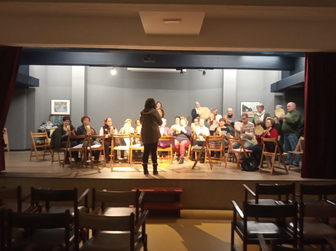 Continuan con grande éxito as clases na Escola de Pandeireta Vento Mareiro