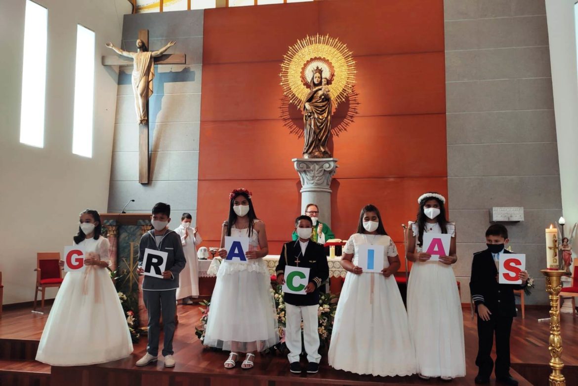 Primeras Comuniones de niños y niñas de la catequesis de San Francisco Javier