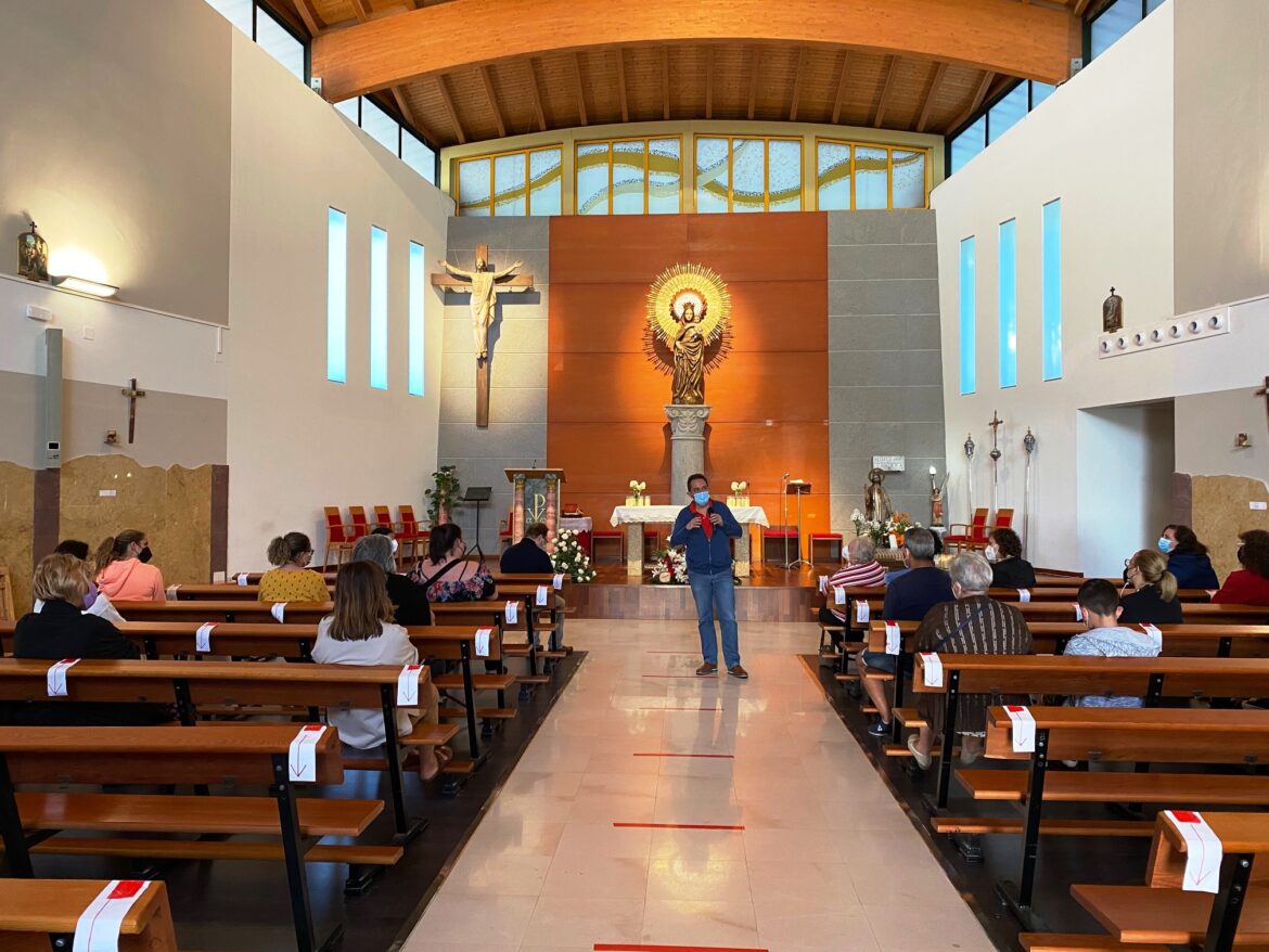 Charla de José Ramón Amor Pan dirigida a los padres de niños de Primera Comunión