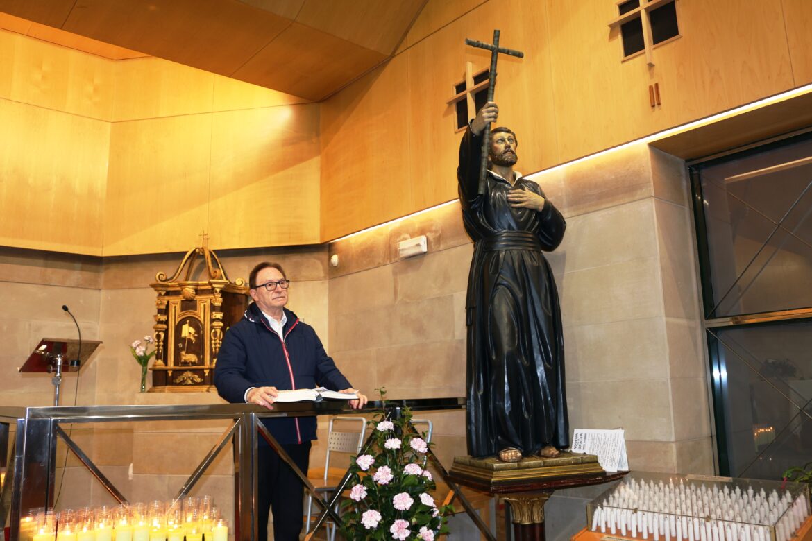 Reflexiones de nuestro Párroco D. Severino en la Voz de Galicia (Nos visita la Cruz de Lampedusa)(Fechas y Horarios de la visita a nuestras Parroquias)(Vía Crucis del Papa Francisco)