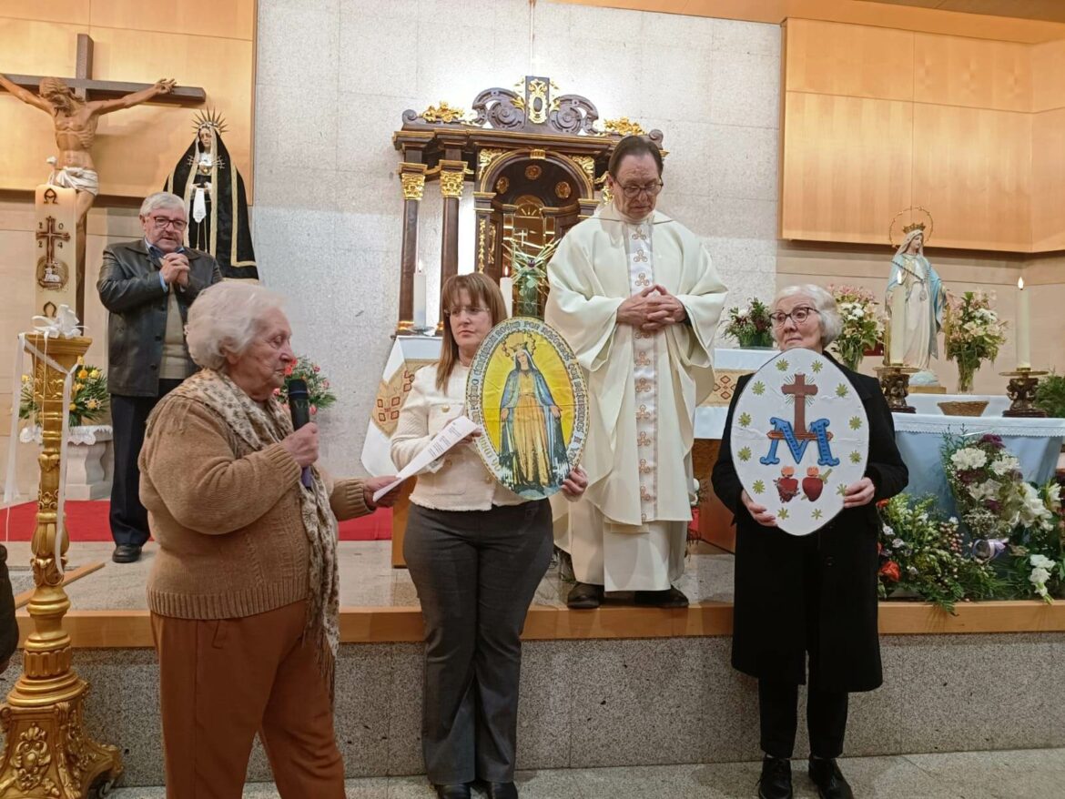 Bendición y entrega de las Medallas de la Virgen Milagrosa