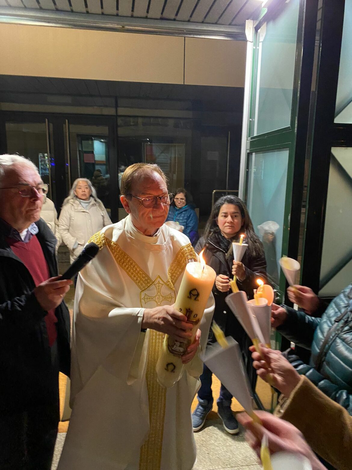Vigilia Pascual en las Parroquias de Nuestra Señora del Pilar y en San Francisco Javier