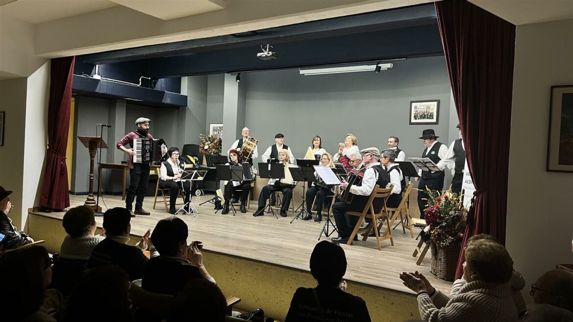 Asociación de Amigos do Acordeón da Coruña (Orquestra e Foliadas das Mariñas) nas Festas Patronais de San Francisco Javier