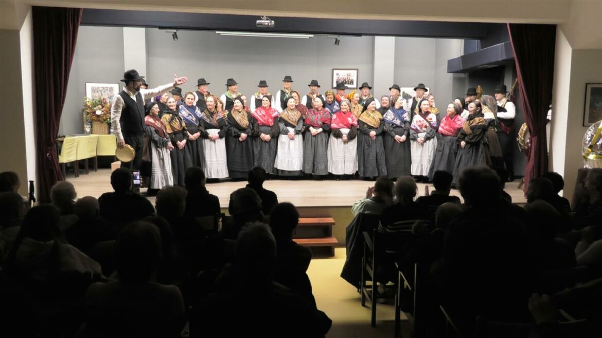Actuación da Coral de Xacarandaina nas Festas Patronais de San Francisco Javier